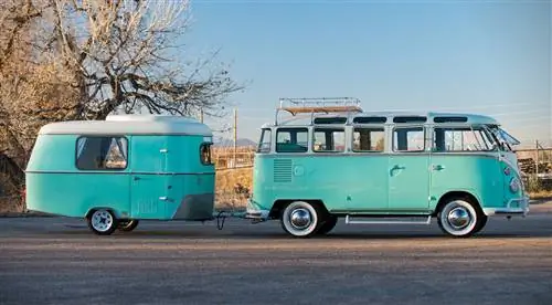 1963 Volkswagen 23-Window Микроавтобус с прицепом для кемпинга