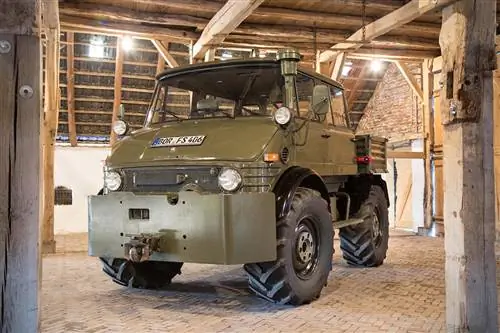 Блок аукциона: 1983 Mercedes-Benz Unimog 406.101