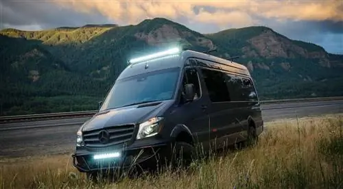 Lava Flow 4&215;4 Mercedes Sprinter от внешнего фургона