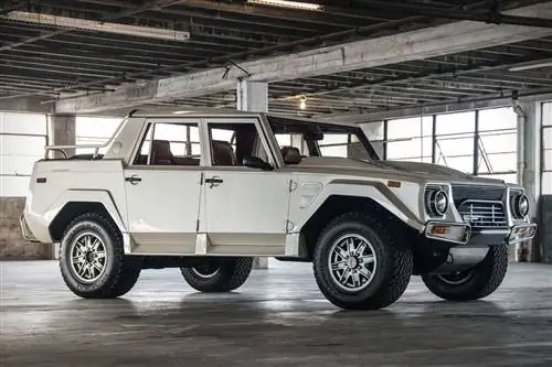 Аукционный блок: 1990 Lamborghini LM002