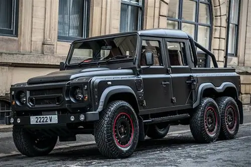 Land Rover Defender Flying Huntsman 6&215;6 Пикап
