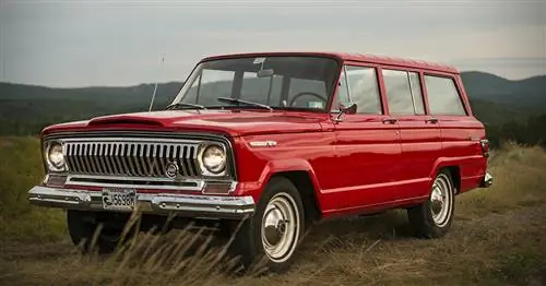 Блок аукциона: Jeep Wagoneer 1968 года