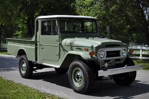Блок аукциона: Toyota Land Cruiser FJ45 1971 г