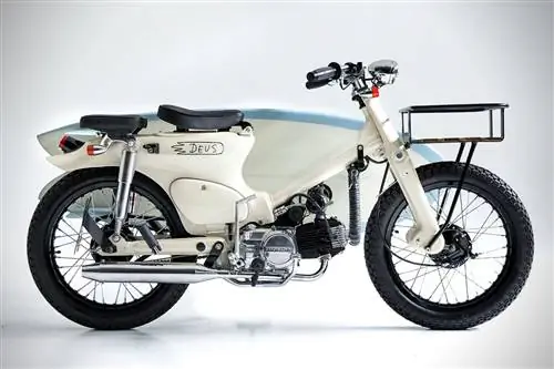 1974 Honda C70 Sea Side от Deus