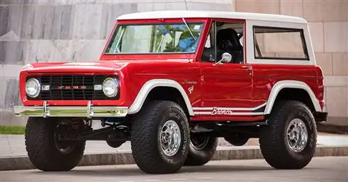 Аукционный блок: Восстановленный Ford Bronco 1966 г. 4&215; 4