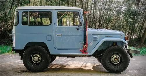 1979 Land Cruiser BJ40 от Legacy Overland