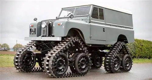 Land Rover 109 Series II 1958 года выпуска с гусеницами Tank