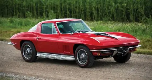 Аукционный блок: Chevrolet Corvette Sting Ray 1967 года выпуска