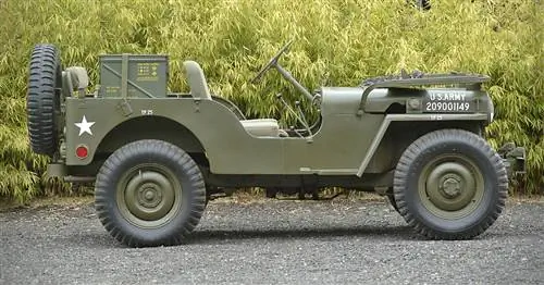 Блок аукциона: джип Willys CJ2A 1947 года выпуска