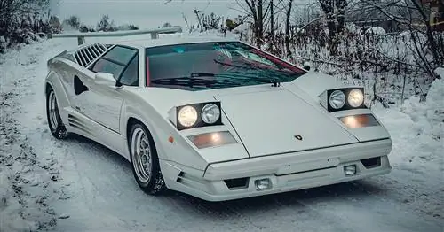 Аукционный блок: 25-летие Lamborghini Countach 1991 года выпуска