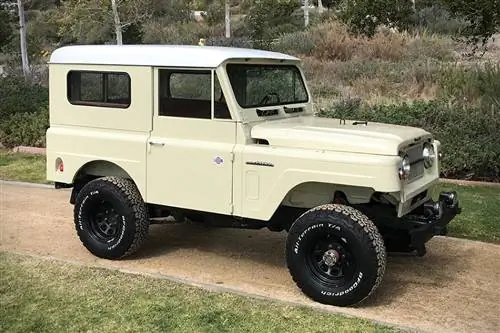 Блок аукциона: 1969 Nissan Patrol 4×4