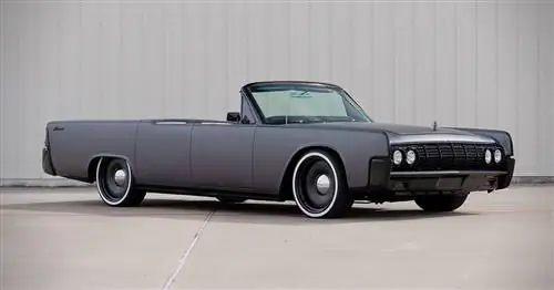 Аукционный блок: Lincoln Continental Convertible 1964 года выпуска
