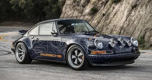 Певица Porsche 911 Mullholland
