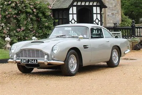 Аукционный блок: Джеймс Бонд 1965 Aston Martin DB5