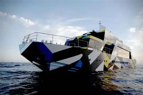 Guilty Mega Yacht Джеффа Кунса