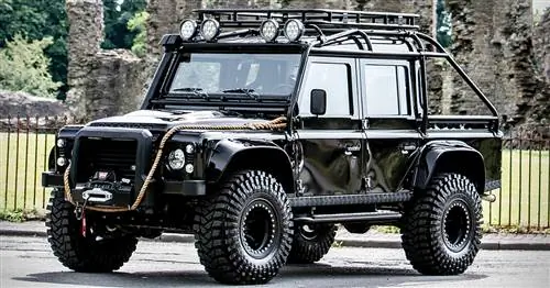 Блок аукциона: Land Rover Defender SVX ‘ Spectre’
