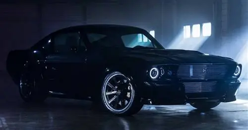 Ford Mustang 1960-х годов полностью электрический от зарядки