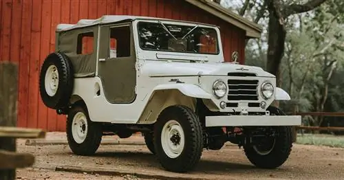 Блок аукциона: Toyota FJ25 Land Cruiser 1960 г. с мягким верхом