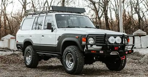 Блок аукциона: Toyota Land Cruiser FJ60 1984 г