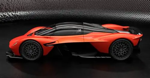 Гиперкар Aston Martin Valkyrie