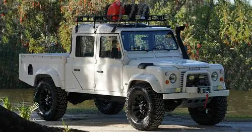 Блок аукциона: Land Rover Defender 130 1993 г