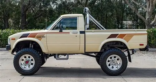 Блок аукциона: Пикап Toyota SR5 1983 г