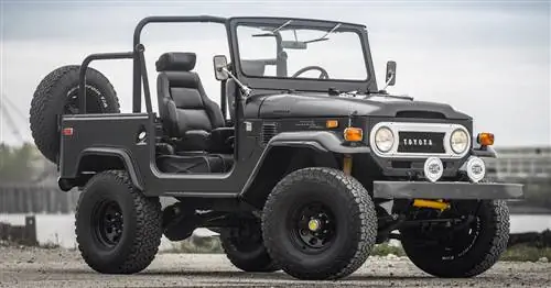 Блок аукциона: Toyota Land Cruiser FJ40 1971 г