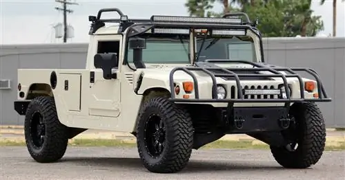 Аукционный блок: пикап Hummer H1 1995 года выпуска