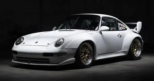 Выведите гоночную родословную на шоссе с этим Porsche 993 RSR
