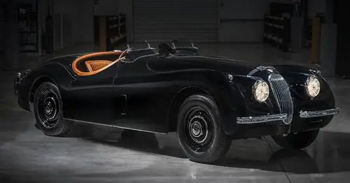 Этот Jaguar XK120 1954 года - безупречная реставрация, готовая к гонкам