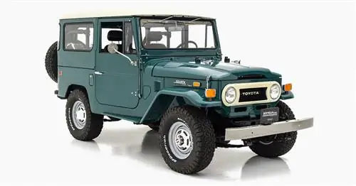 Приобретите этот прекрасно отреставрированный Toyota FJ40 Land Cruiser 1974 года