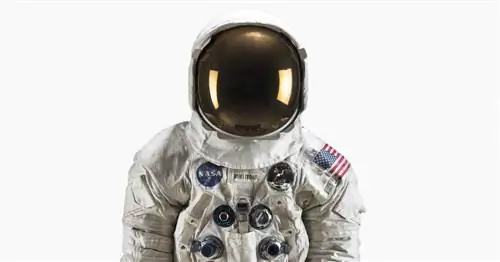 Смитсоновский полностью восстановленный скафандр Нила Армстронга’s Apollo 11