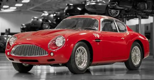 Легендарный Aston Martin DB4 GT Zagato возвращается в продолжении серии