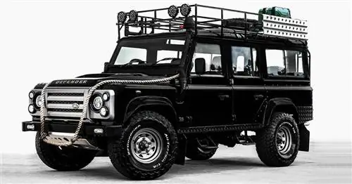 Этот зловещий Restomod Defender 4&215;4 подходит для злодея Бонда