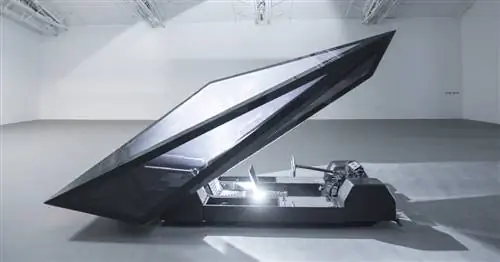 Petersen’s ‘Disruptors’ Экспонат Blends Bauhaus Minimalism & Auto Design
