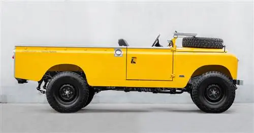 Этот Chop-Top 4&215;4 Land Rover - прочный мотоциклетный тягач