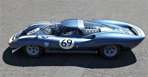 Собранный вручную LM69 посвящен прототипу Jaguar’s XJ13