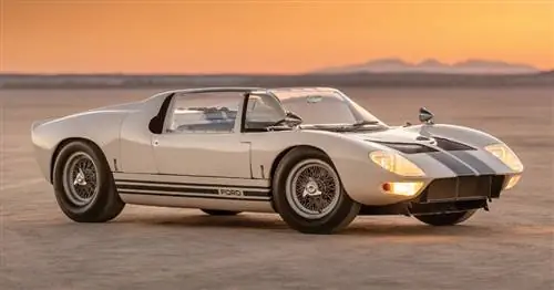 Аукционный блок: Ford GT40 Roadster Prototype 1965 г