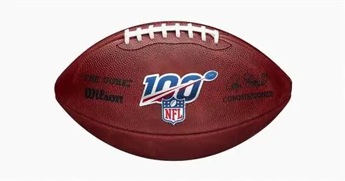 Уилсон празднует 100-й сезон NFL’s с ‘The Duke’ Футбол