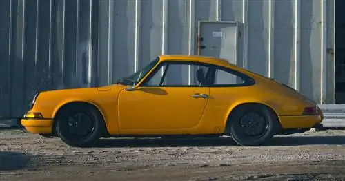 Этот золотой Porsche 911 2.4T Oel Klappe 1972 года - идеальный рестомод