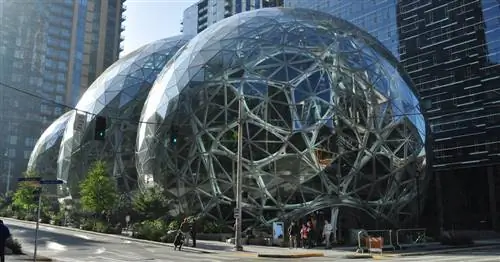 Трио биокуполов в штаб-квартире Amazon’ дом для 400 видов растений