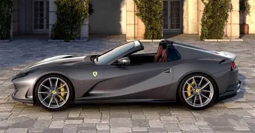 Ferrari осваивает вождение под открытым небом на суперкаре 812 GTS мощностью 789 л.с