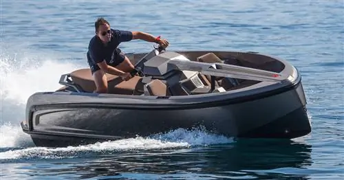 Этот гибридный катер Waverunner мощностью 200 л.с. сочетает в себе роскошь и отдых