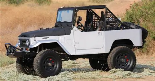 Icon’s Corvette-Powered 4&215;4 Baja Land Cruiser был рожден для бездорожья