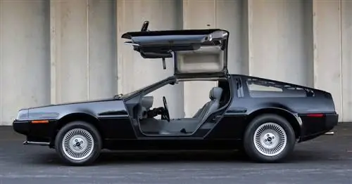 Вы могли бы владеть этим затемненным DeLorean DMC-12 со сверхмалым пробегом