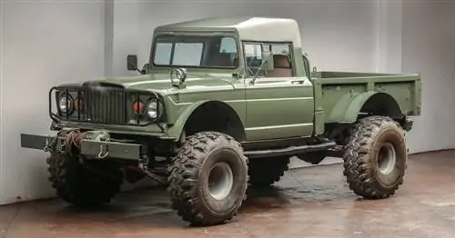 Аукционный блок: пикап Kaiser Jeep M715 1967 года выпуска