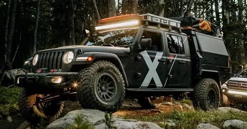 Этот полностью отремонтированный Jeep Gladiator 4&215;4 готов к путешествиям по суше