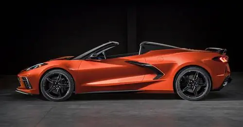Chevrolet представил 495-сильный среднемоторный Corvette Stingray