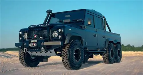 Этот массивный полностью черный 430HP 6&215;6 Land Rover Defender V8 может стать вашим