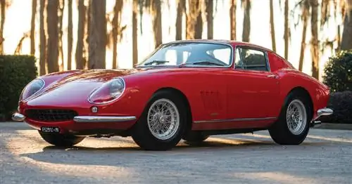 Этот безупречный Ferrari 275 GTB/C 1966 года - одна из 12 ультра-редких моделей